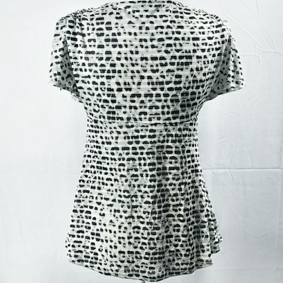 Express v neck top medium black white animal print - Picture 5 of 5